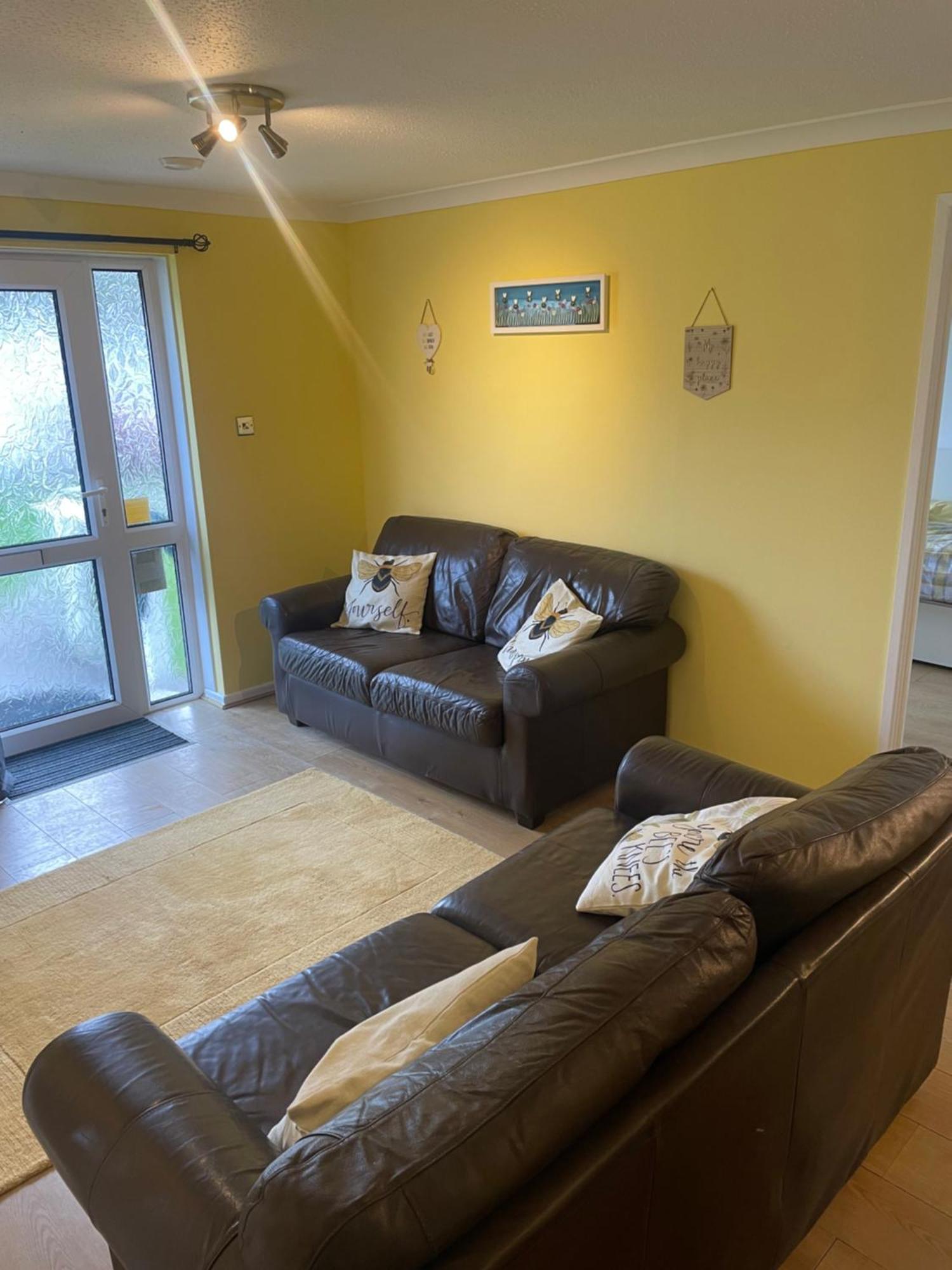 Bumblebee Lodge Saint Cleer Bagian luar foto