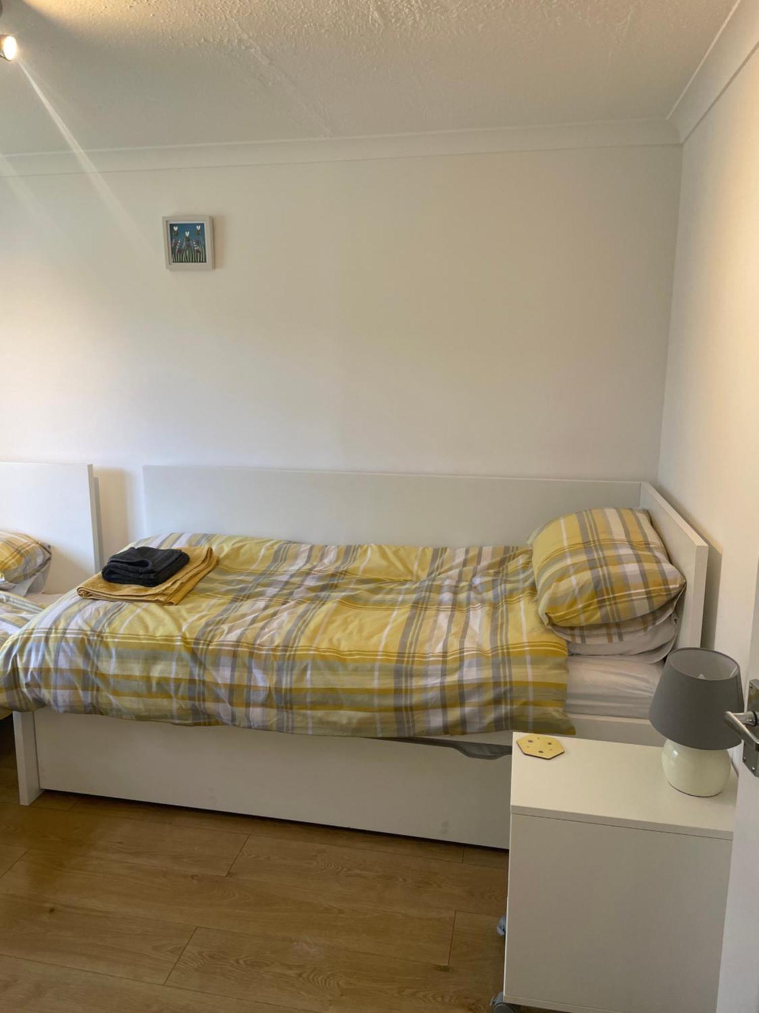 Bumblebee Lodge Saint Cleer Bagian luar foto